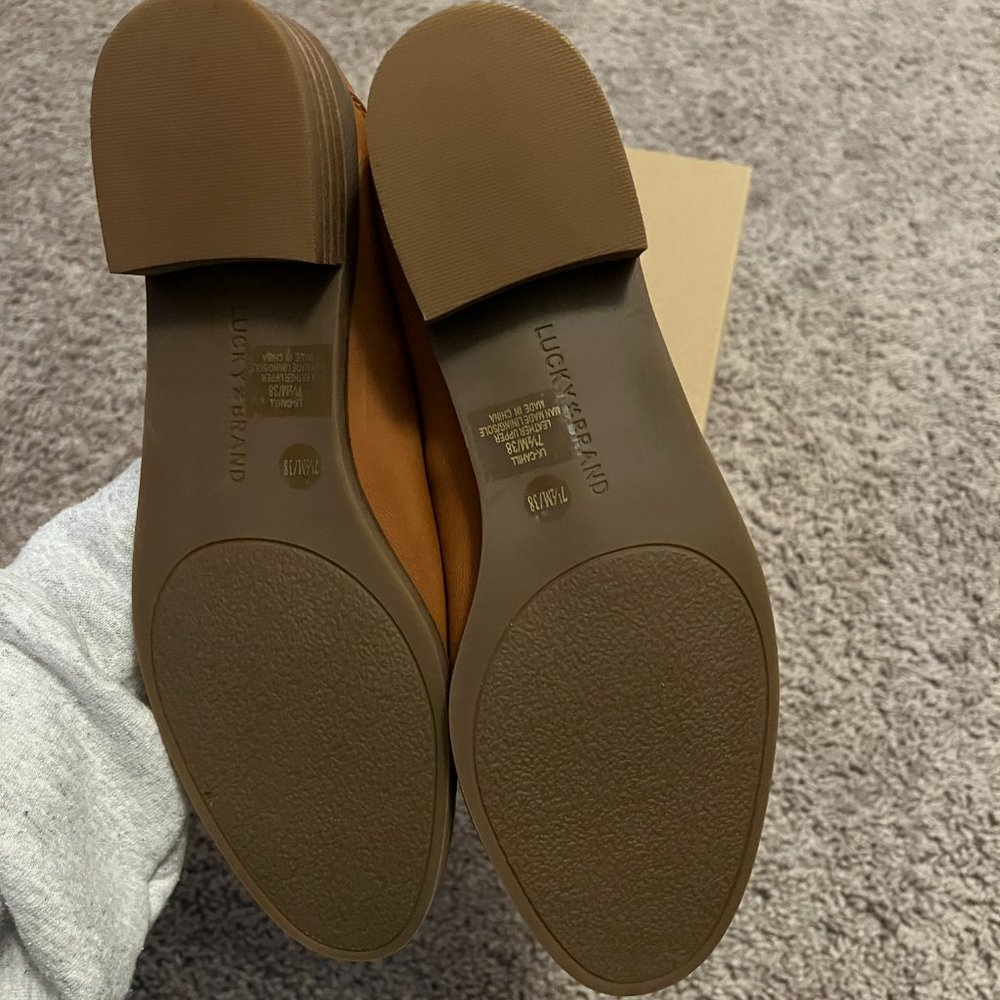 Women's New Lucky Brand Tan Leather Slip On Loafers - Picture 2 of 2